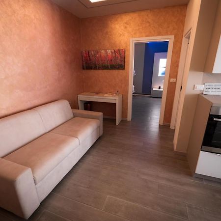 Garda Fantasy Apartment - Jacuzzi Desenzano del Garda Exterior foto
