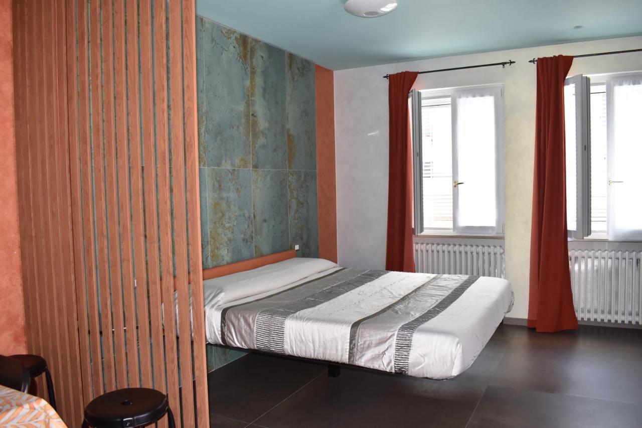 Garda Fantasy Apartment - Jacuzzi Desenzano del Garda Exterior foto
