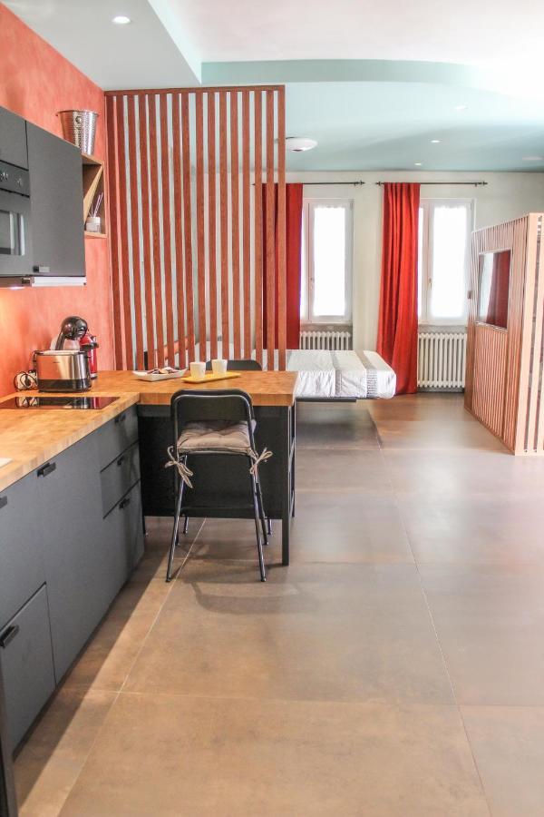 Garda Fantasy Apartment - Jacuzzi Desenzano del Garda Exterior foto