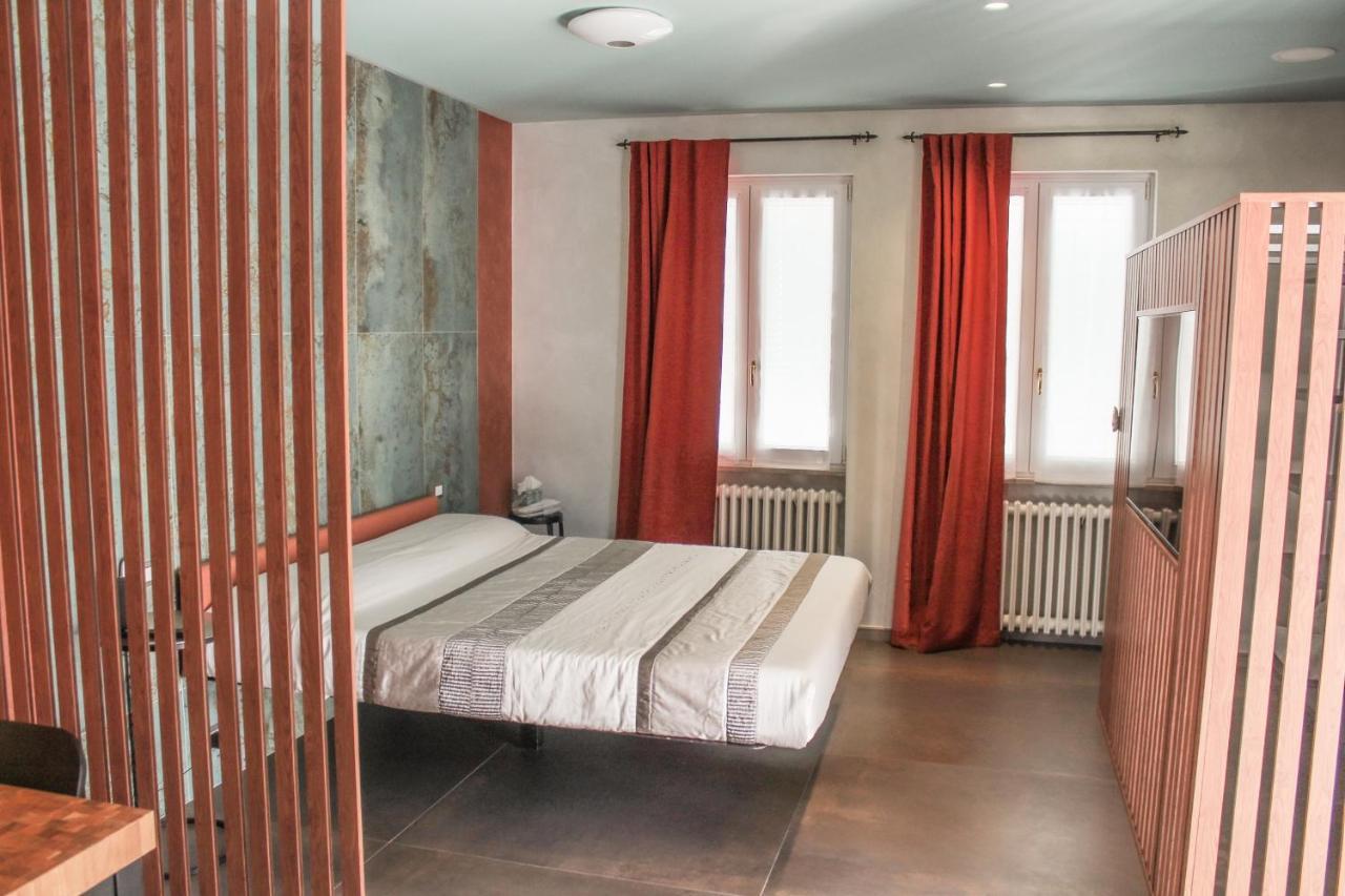 Garda Fantasy Apartment - Jacuzzi Desenzano del Garda Exterior foto