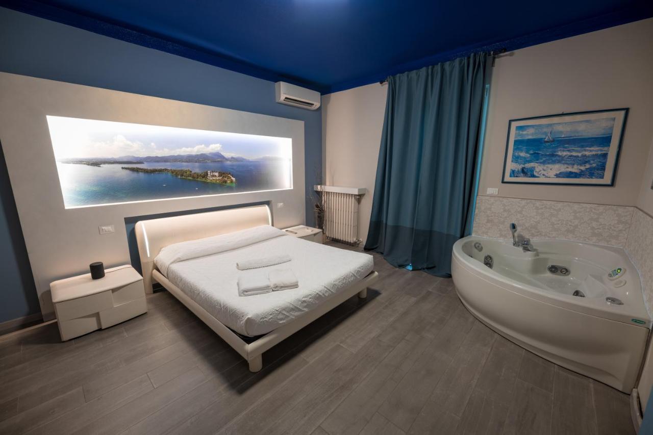 Garda Fantasy Apartment - Jacuzzi Desenzano del Garda Exterior foto