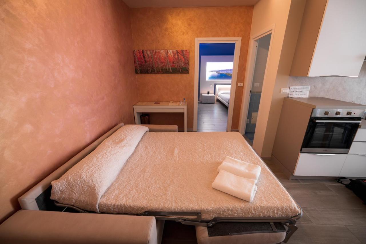 Garda Fantasy Apartment - Jacuzzi Desenzano del Garda Exterior foto